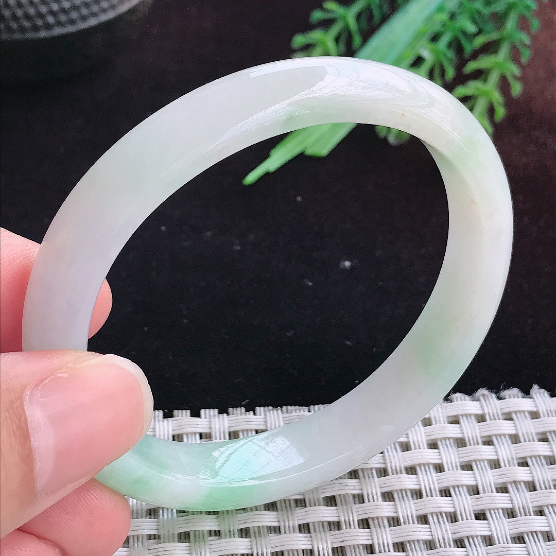 实拍A货翡翠53.5/9.7/7.8老坑冰润起胶飘绿贵妃手镯宽边玉镯平安镯百搭