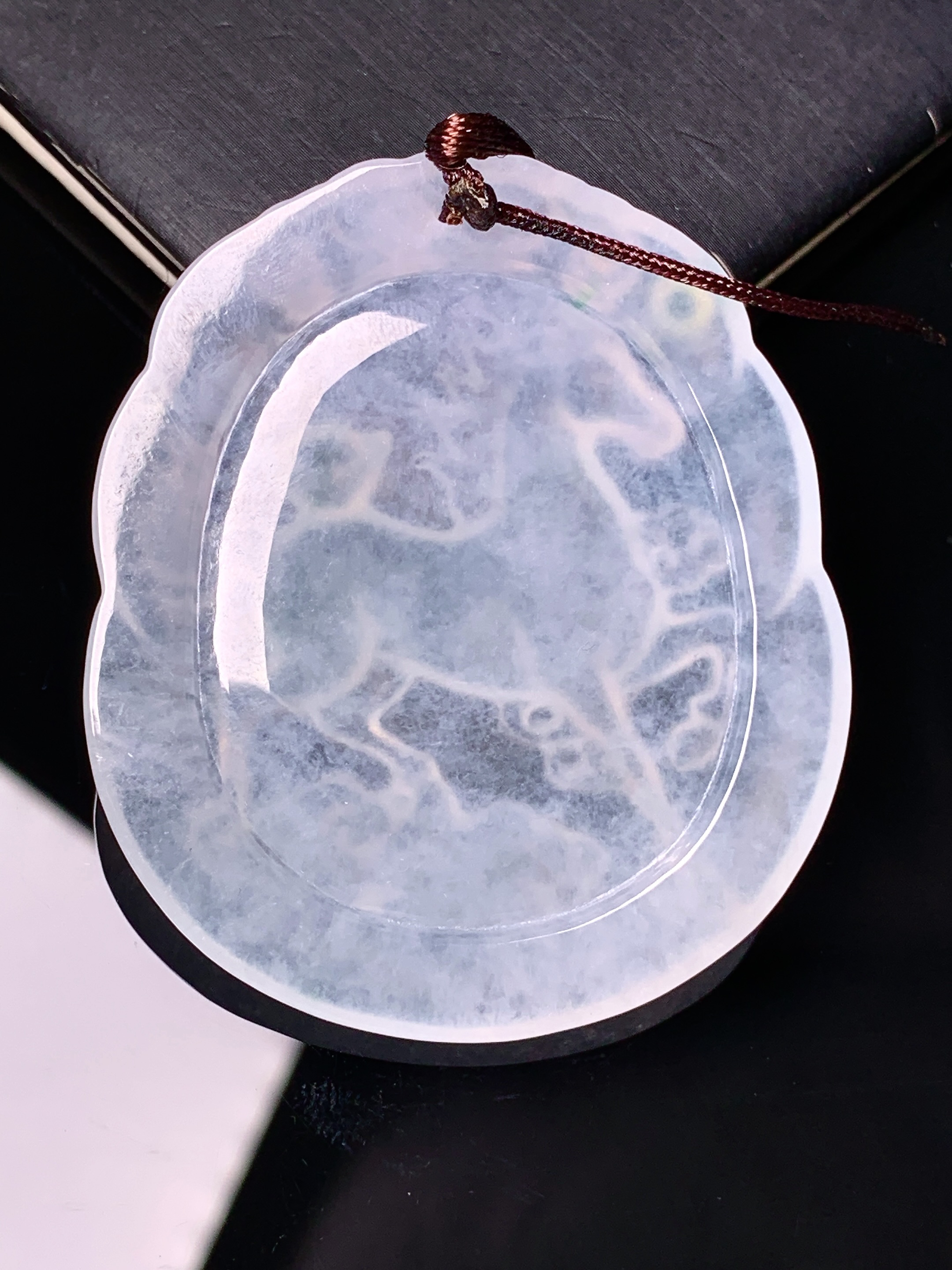 冰种生肖马牌吊坠 玉质细腻 色泽艳丽清新 水润亮眼 整体尺寸50.8*43.5*5 b2