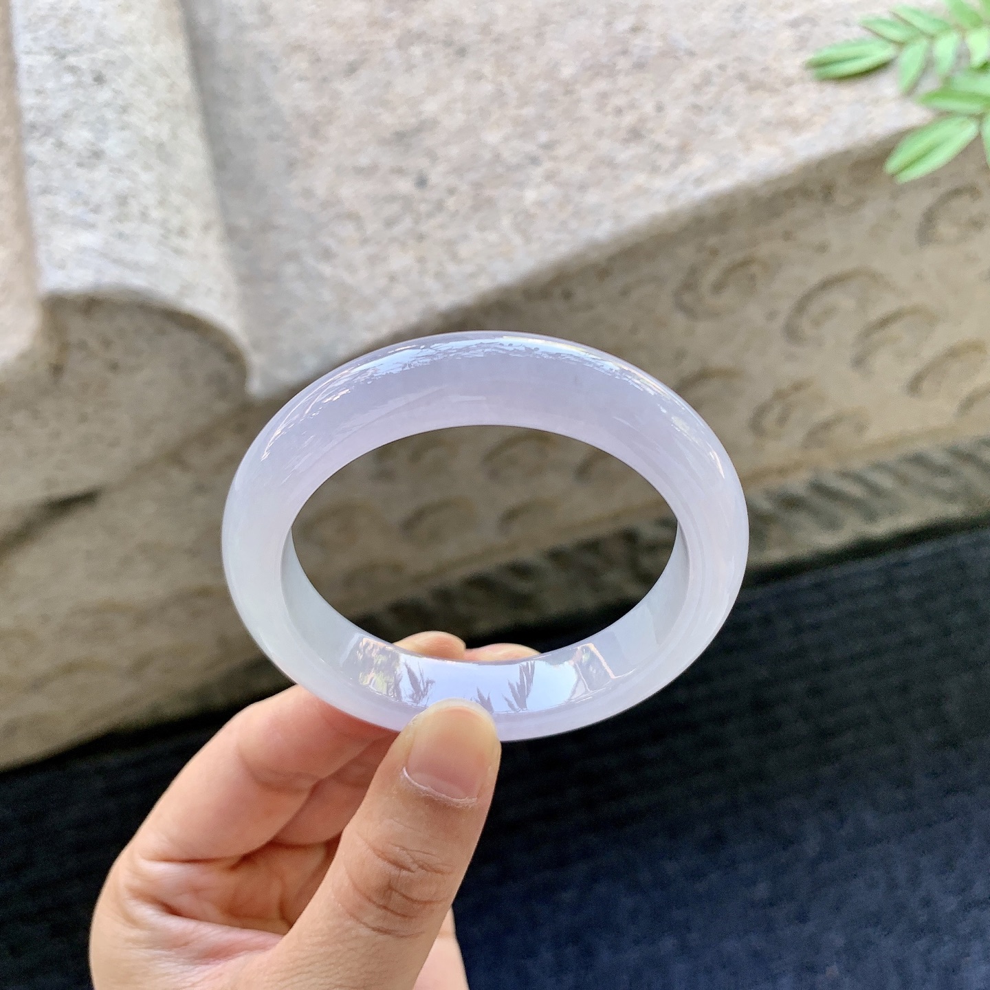 正圈50 51，圈口51/11.9/8.3，编码B2081002，描述冰糯粉紫，水润，种老，细腻，打灯有棉线