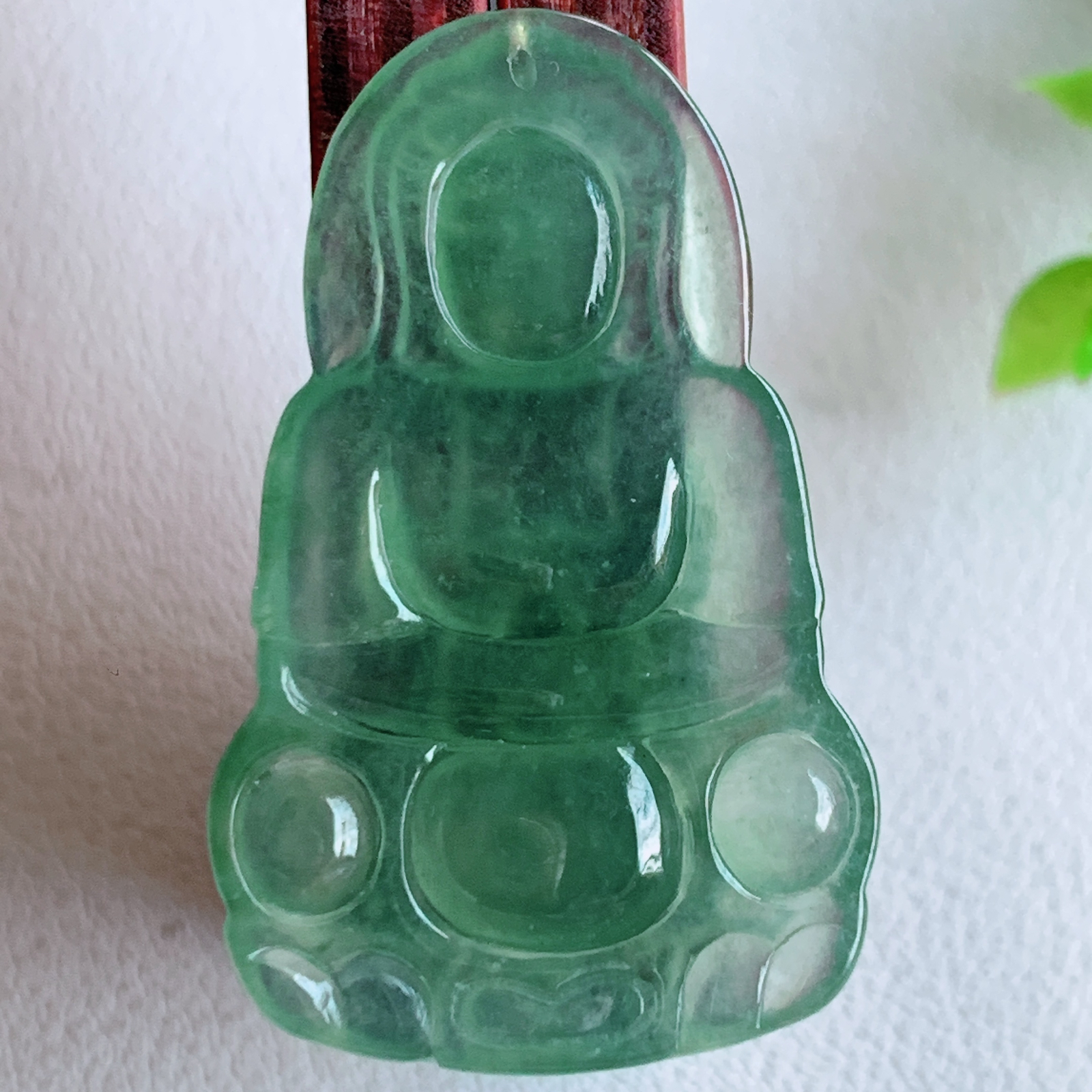 冰润精雕观音吊坠，法相端庄大气，工艺精湛，种色浓郁，细腻饱满冰润，种老水足，收藏佳品，佩戴大气  W03.7  尺寸：38.2-23.8-4mm