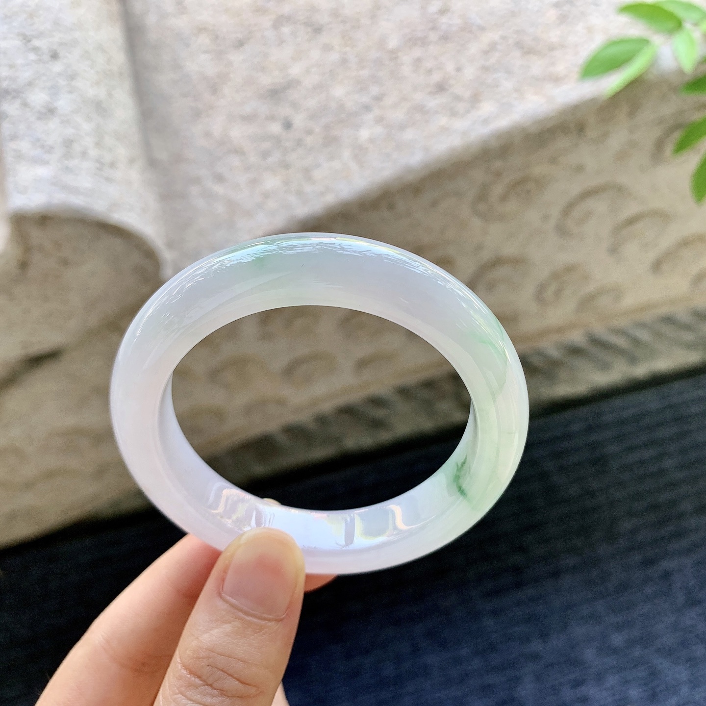 正圈51 52，圈口52.3/11.6/9，编码AD080905，糯冰粉紫飘绿，水润，种老，细腻，无裂。