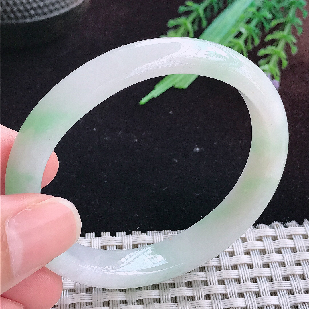 实拍A货翡翠53.5/9.7/7.8老坑冰润起胶飘绿贵妃手镯宽边玉镯平安镯百搭