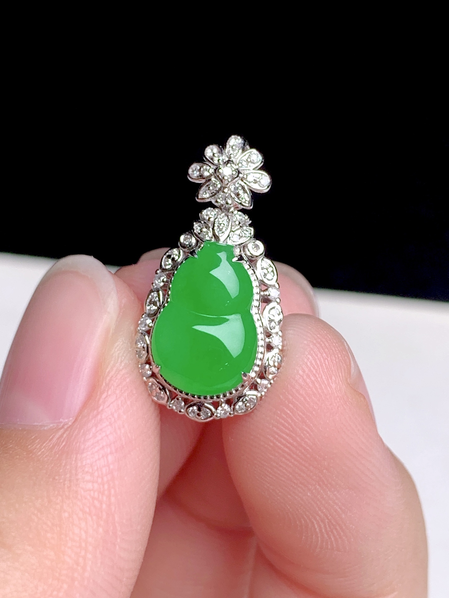 冰阳绿葫芦，18k金钻镶嵌，20.8-11-6.5