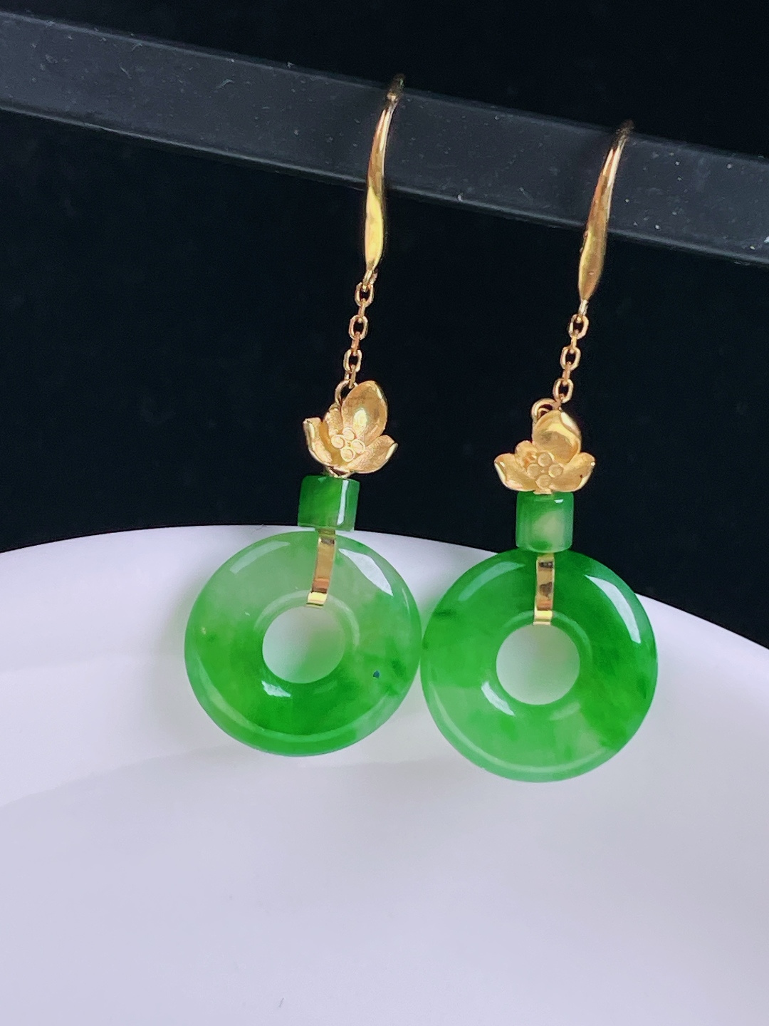 ️辣绿耳坠，老种起光，细底通透，尺寸：裸石12/2.6mm0809