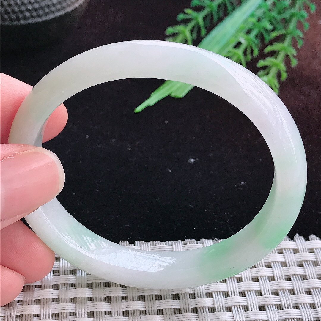 实拍A货翡翠53.5/9.7/7.8老坑冰润起胶飘绿贵妃手镯宽边玉镯平安镯百搭