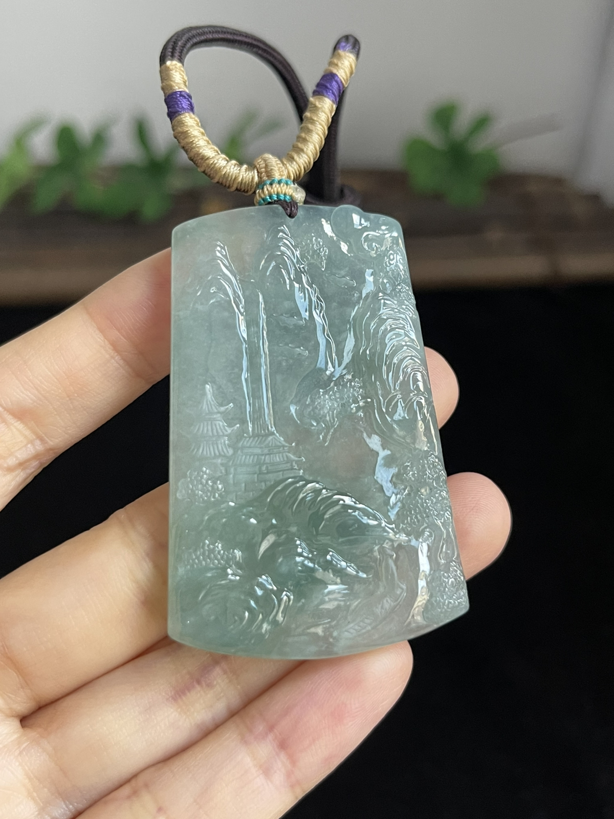 翡翠冰糯种淡绿色山水牌