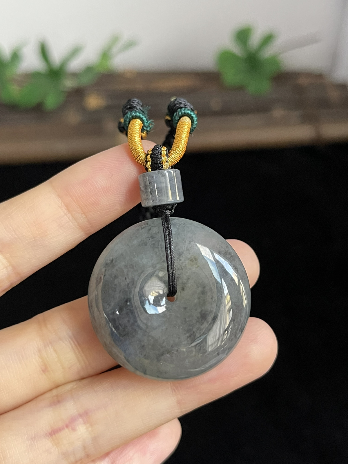 翡翠冰糯种白色平安扣，配珠未测