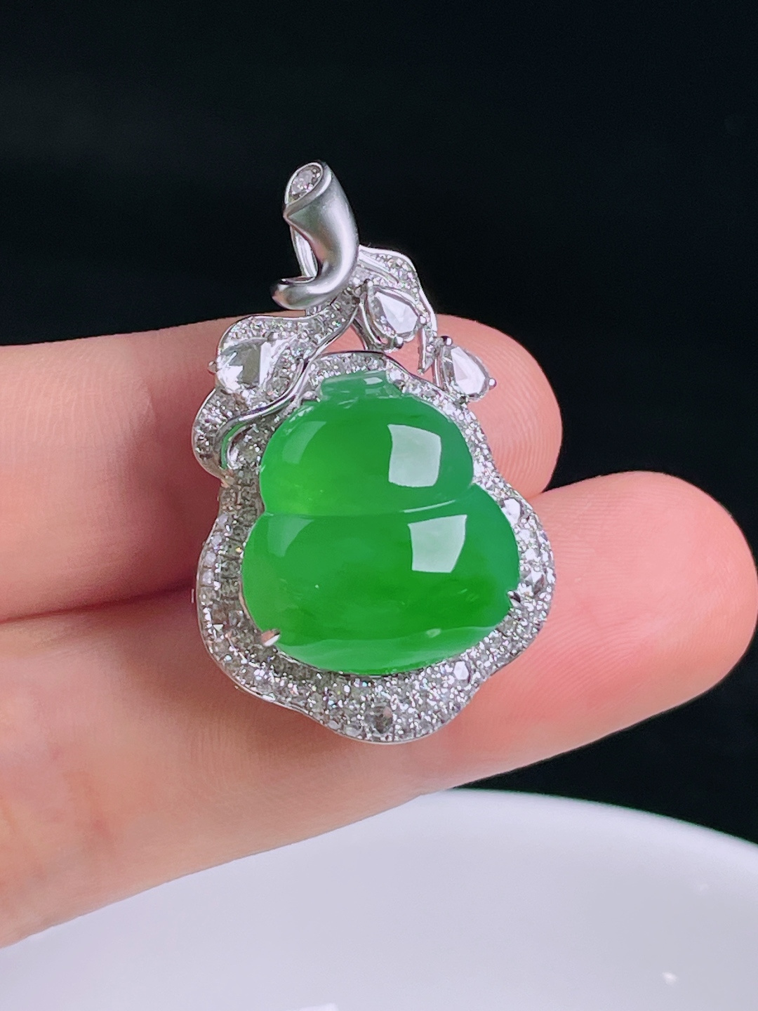 ️冰绿葫芦，老种起光，细底通透，尺寸：34/21.7/12.8裸石17.6/16.6/4mm080