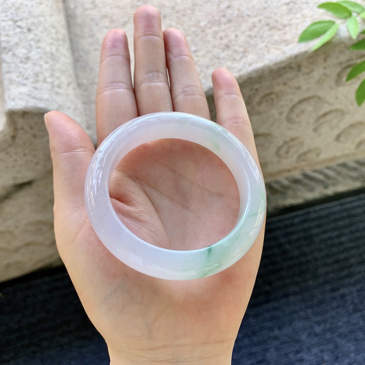 正圈51 52，圈口52.3/11.6/9，编码AD080905，糯冰粉紫飘绿，水润，种老，细腻，无裂。