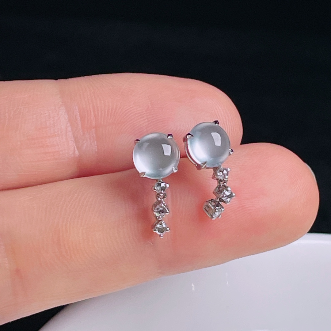 白冰耳钉，老种起光，细底通透，尺寸：裸石6.6/6/3mm0809