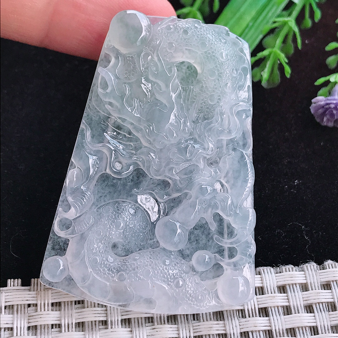 实拍A货翡翠54.3/38.5/5.8老坑冰透冰种龙牌吊坠翡翠玉挂件