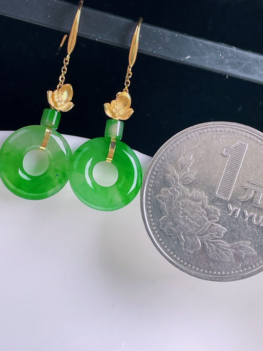 ️辣绿耳坠，老种起光，细底通透，尺寸：裸石12/2.6mm0809