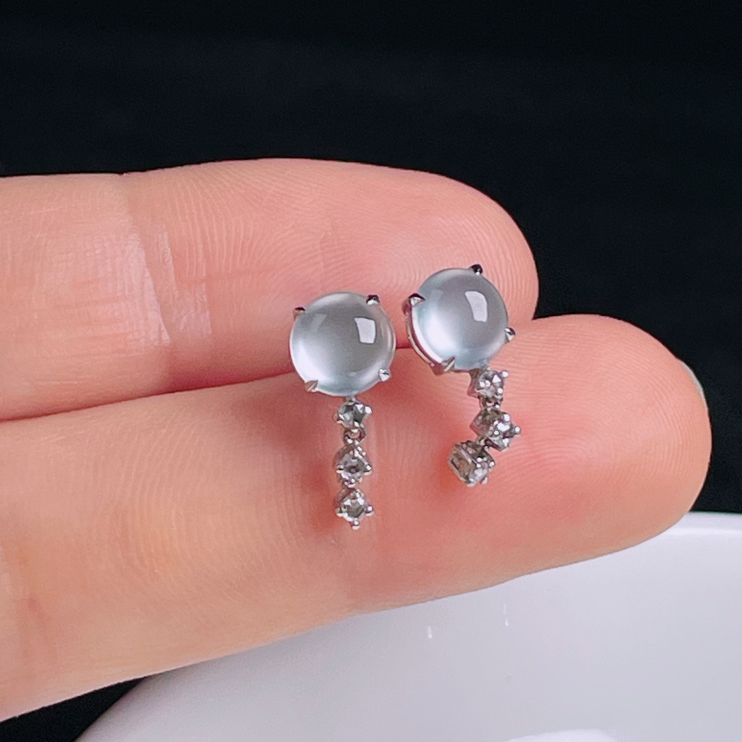 白冰耳钉，老种起光，细底通透，尺寸：裸石6.6/6/3mm0809