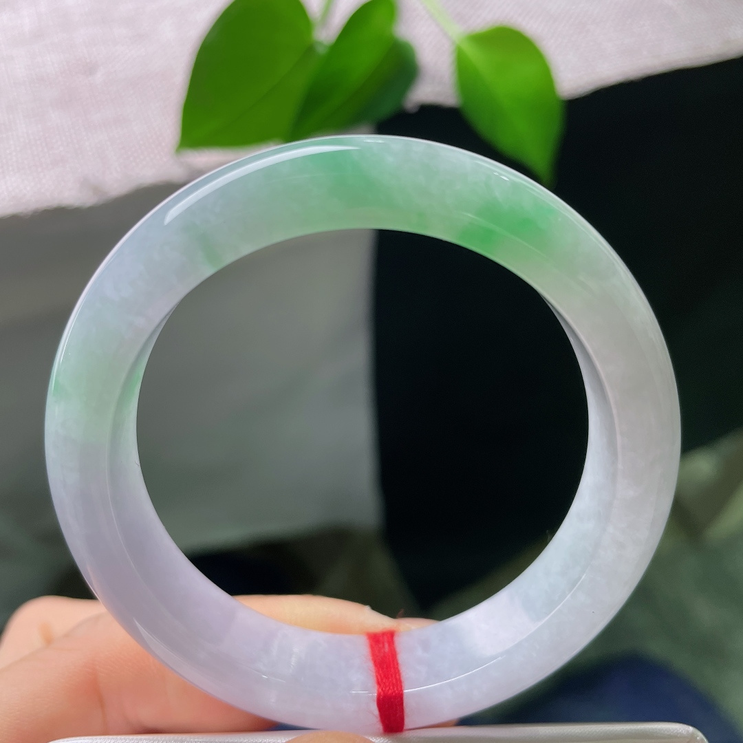 53/12.5/8.5，春彩正圈，无裂，淡紫底色温柔软糯，缓缓晕开嫩绿色调，紫绿二者自然过渡，氛围感