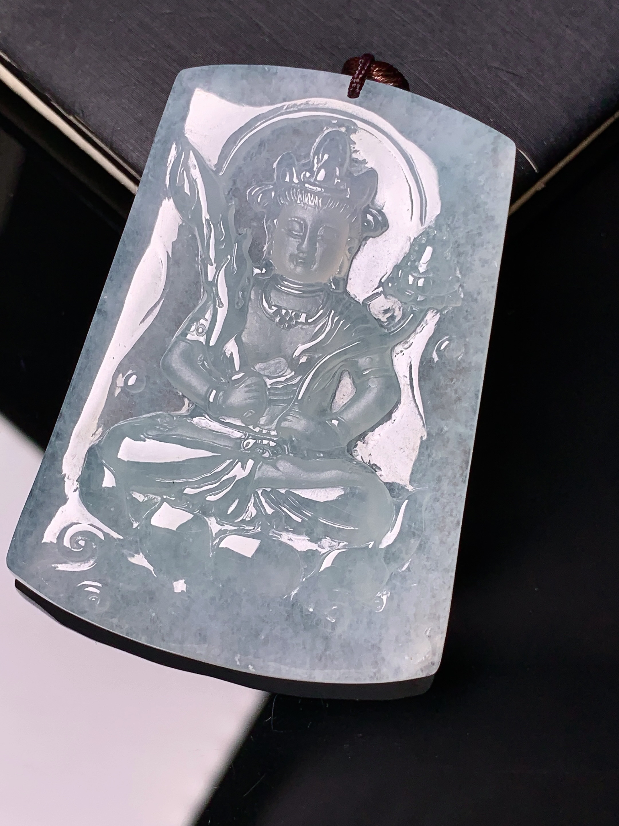 冰种观音菩萨吊坠 玉质细腻 色泽艳丽清新 水润亮眼 整体尺寸49.8*35.5*4.8 b2