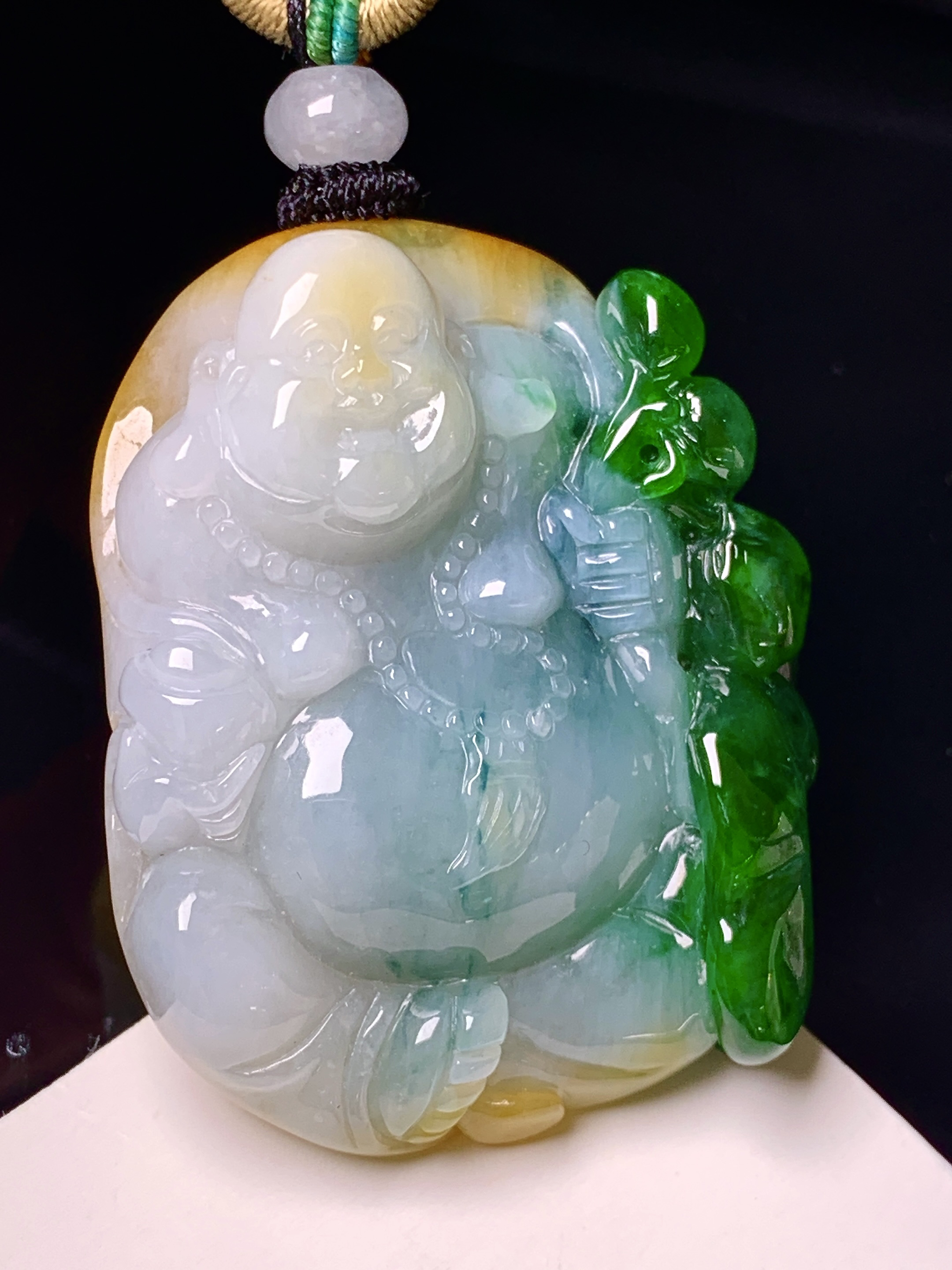 飘黄绿翡佛公吊坠 玉质细腻 色泽艳丽清新 水润亮眼 整体尺寸43*34.2*11.5 w1