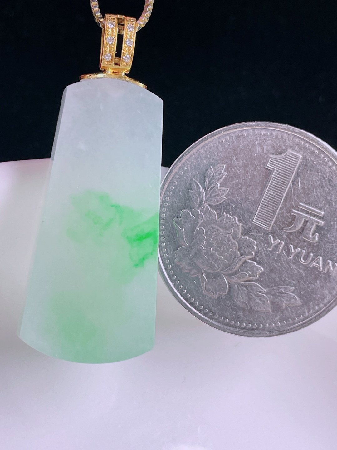 冰绿无事牌，老种起光，细底通透，尺寸：38.7裸石31.5/14.6/6.3mm0809