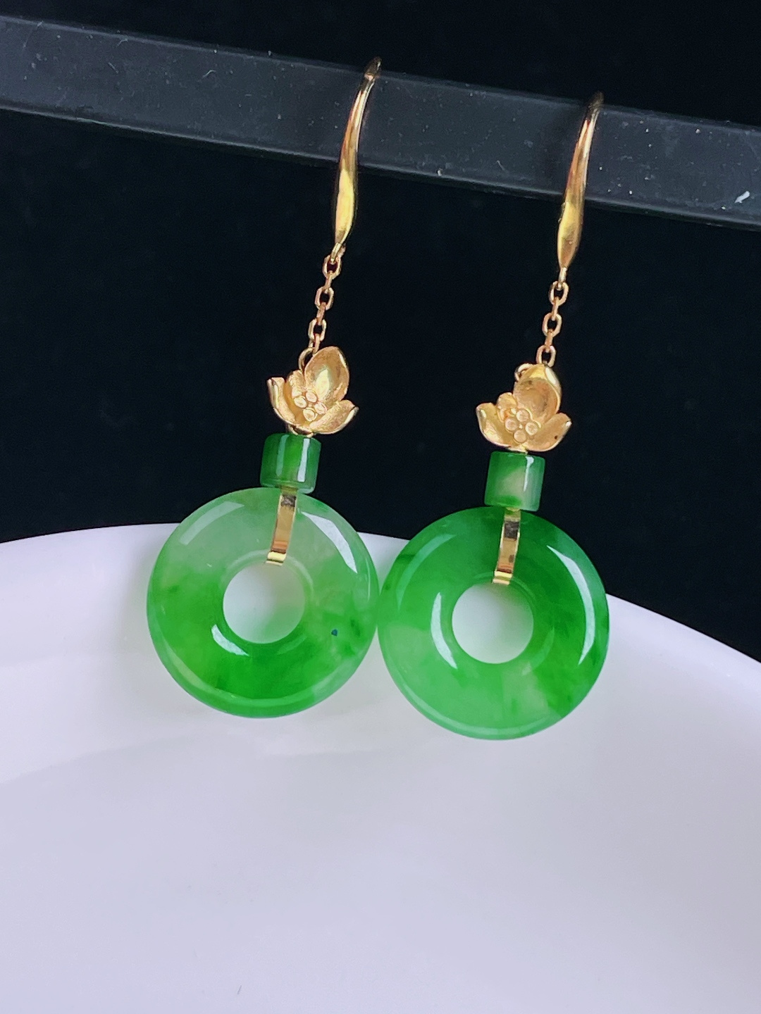 ️辣绿耳坠，老种起光，细底通透，尺寸：裸石12/2.6mm0809