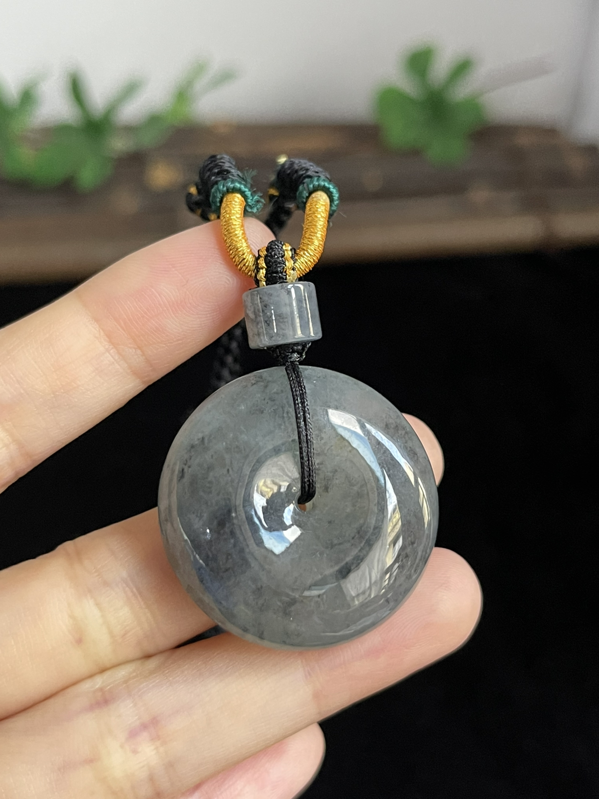 翡翠冰糯种白色平安扣，配珠未测