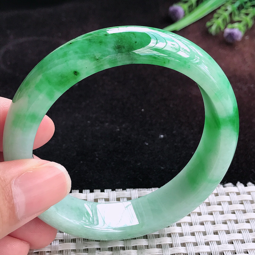 实拍A货翡翠57.5/15.3/8.5老坑温润辣阳绿手镯宽边玉镯平安镯百搭
