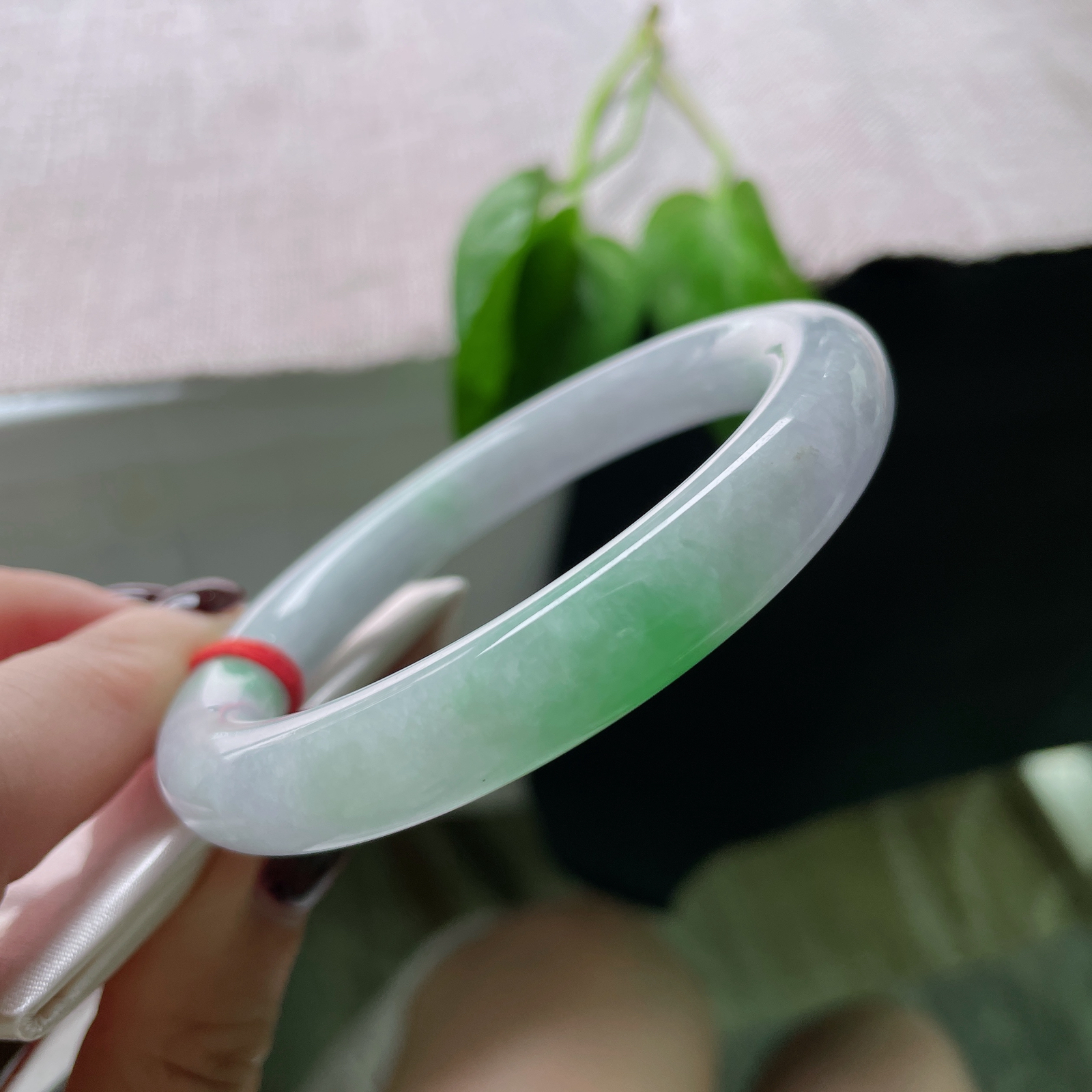 秒杀特惠#57.2/10.3，春彩圆条，肉质细腻干净，紫为云，花为鹤。 腕上便是蓬莱境。皮纹，ss56600a