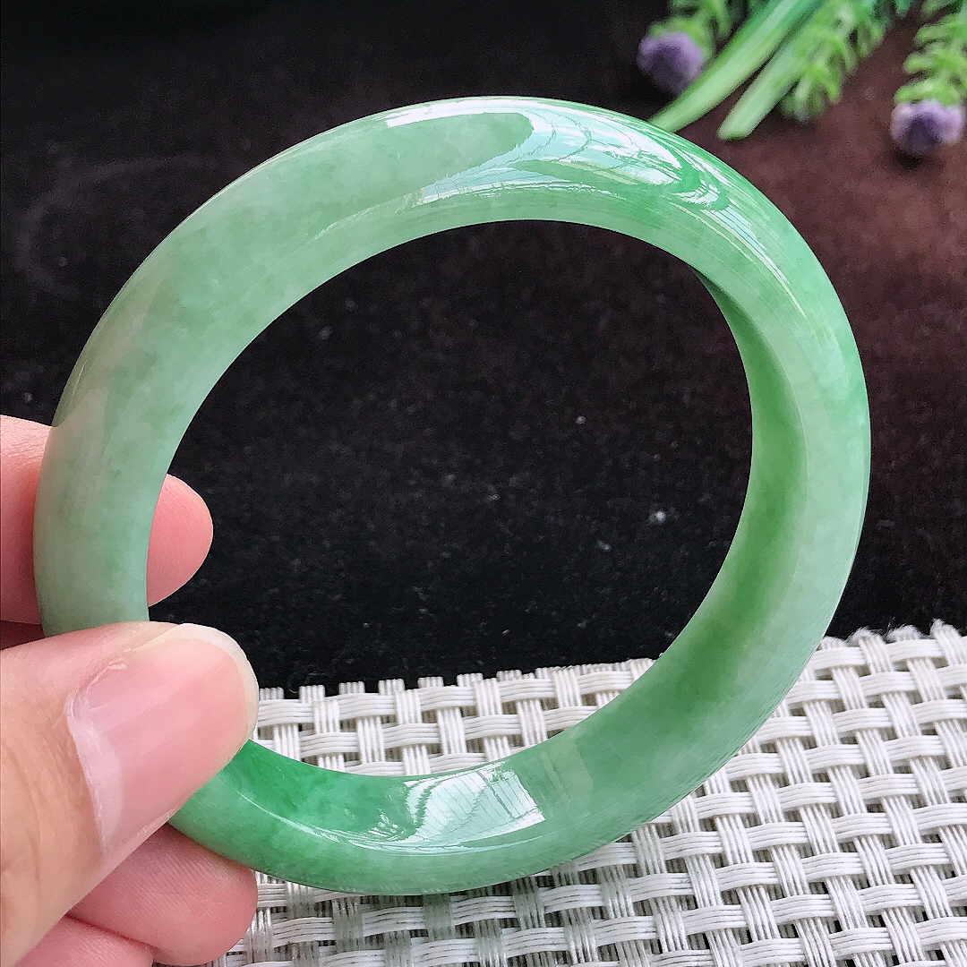 实拍A货翡翠56.5/12.6/8老坑精美满绿手镯宽边玉镯平安镯美人镯