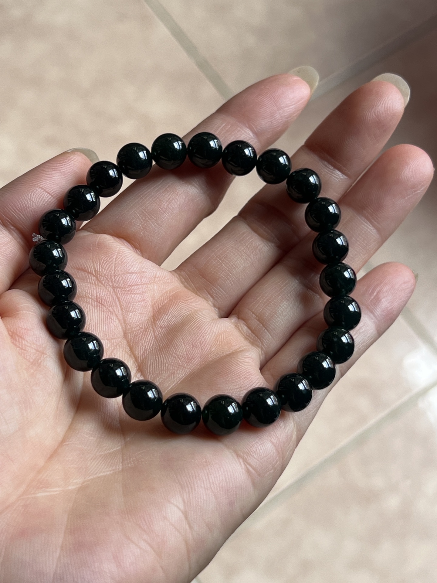 ️ 8.9 4号墨翠手链8mm 极黑油亮 质地细腻水头好 灯照透绿