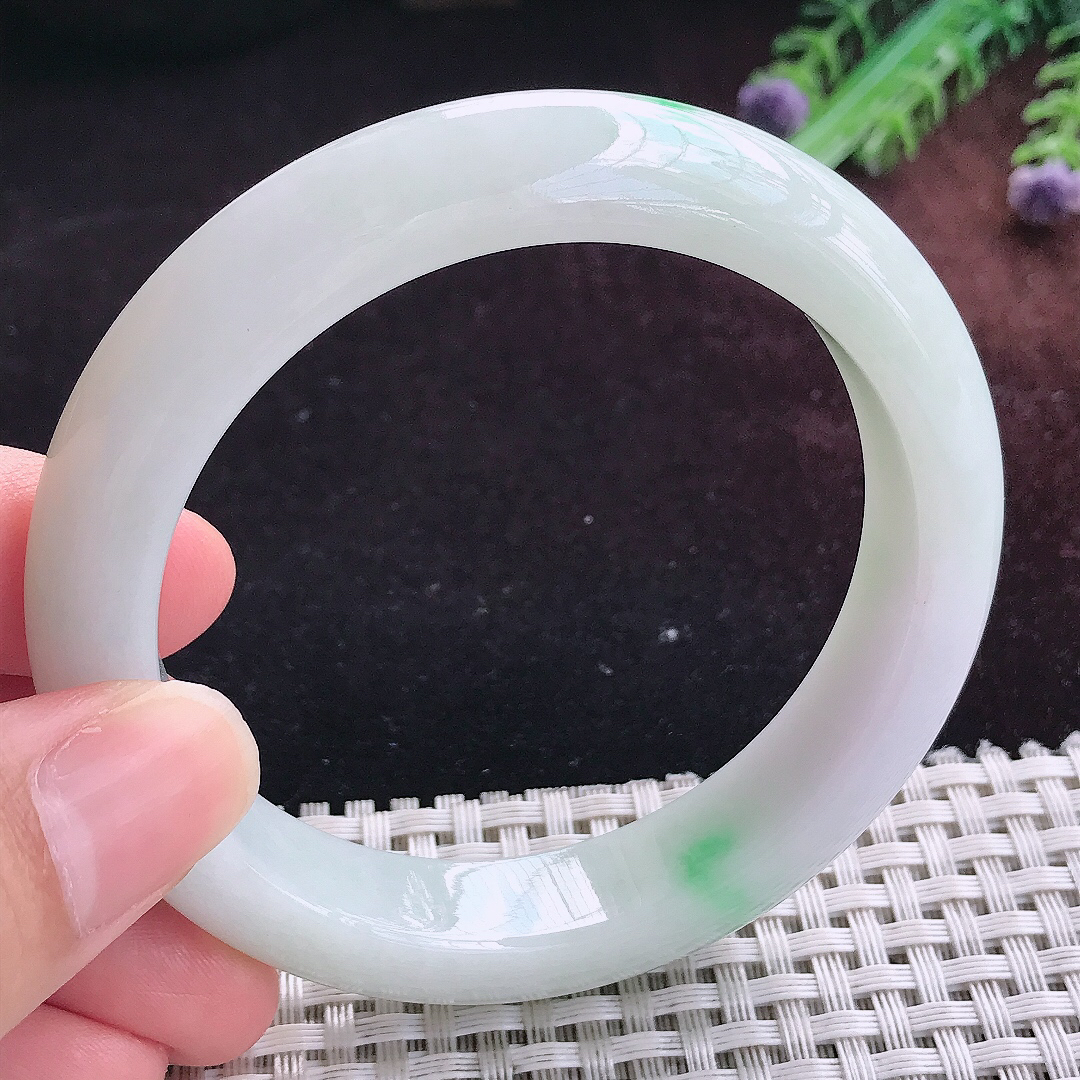 实拍A货翡翠57.5/12.5/9老坑秀气冰润手镯宽边玉镯平安镯百搭