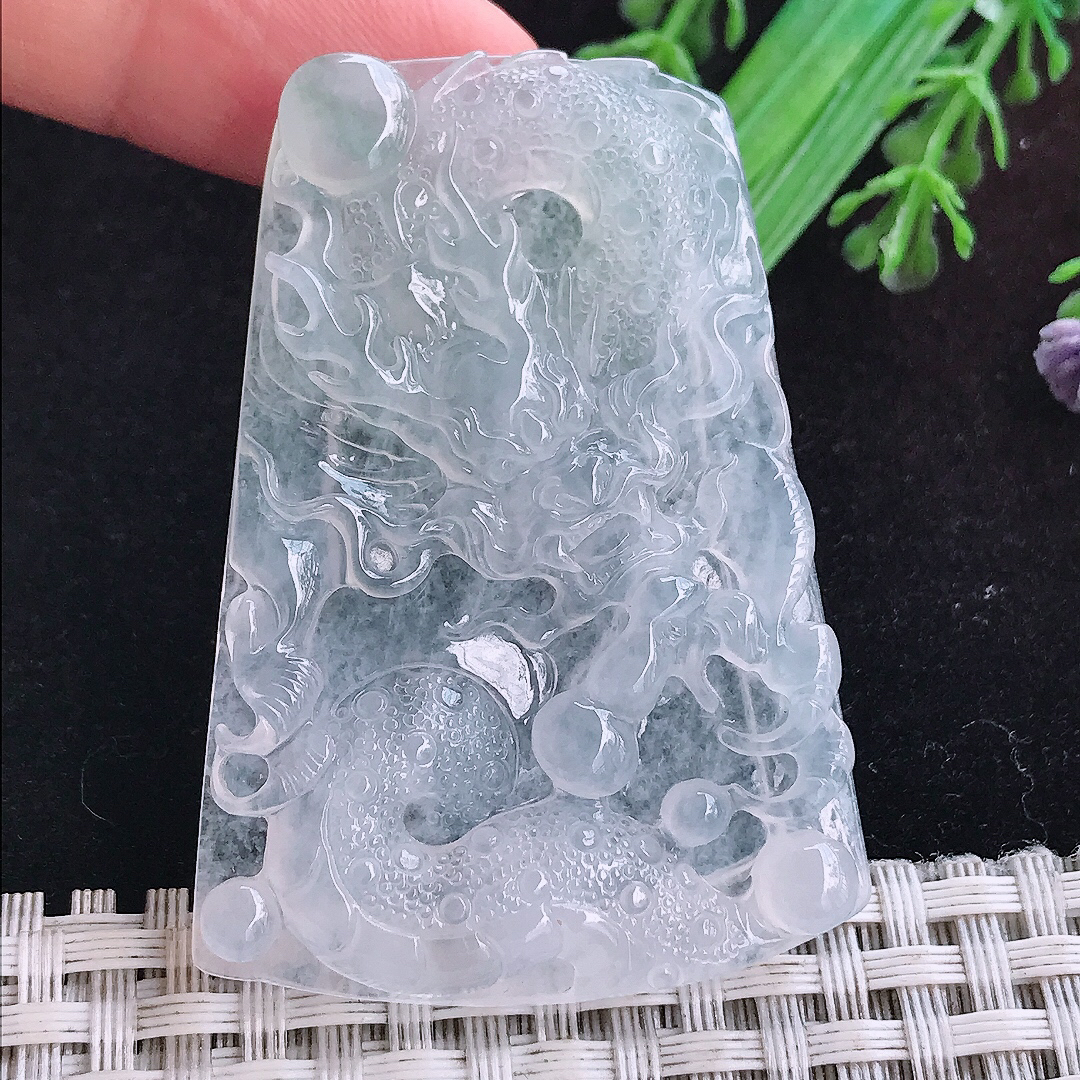 实拍A货翡翠54.3/38.5/5.8老坑冰透冰种龙牌吊坠翡翠玉挂件