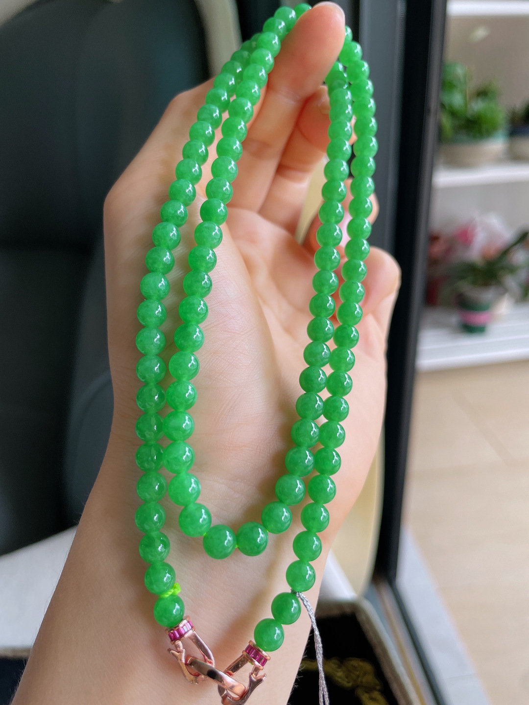 缅甸天然翡翠A货，冰种满绿珠链，尺寸：5.6mm106颗。【编3411】