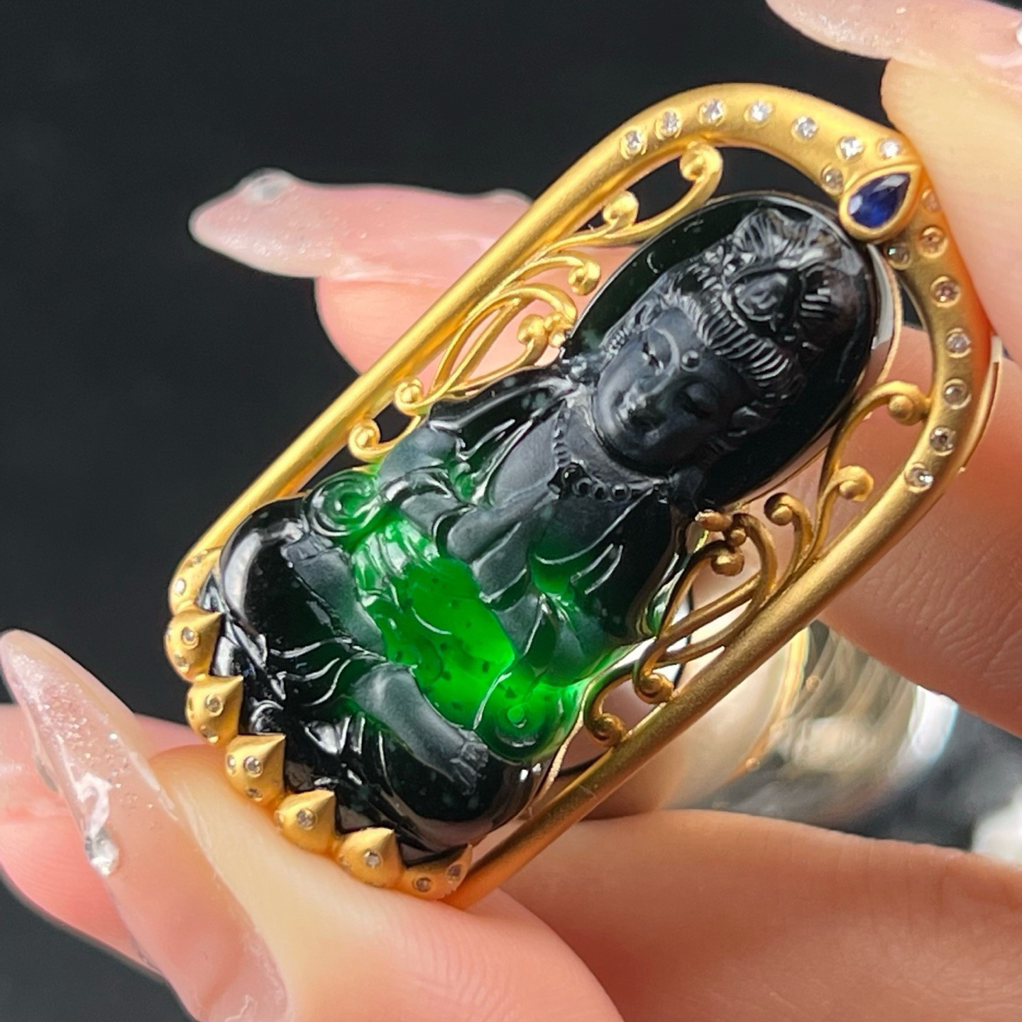 精品18k墨翠观音 种好色正 黑度极好 打灯通透 油性十足 金克重：5.4g