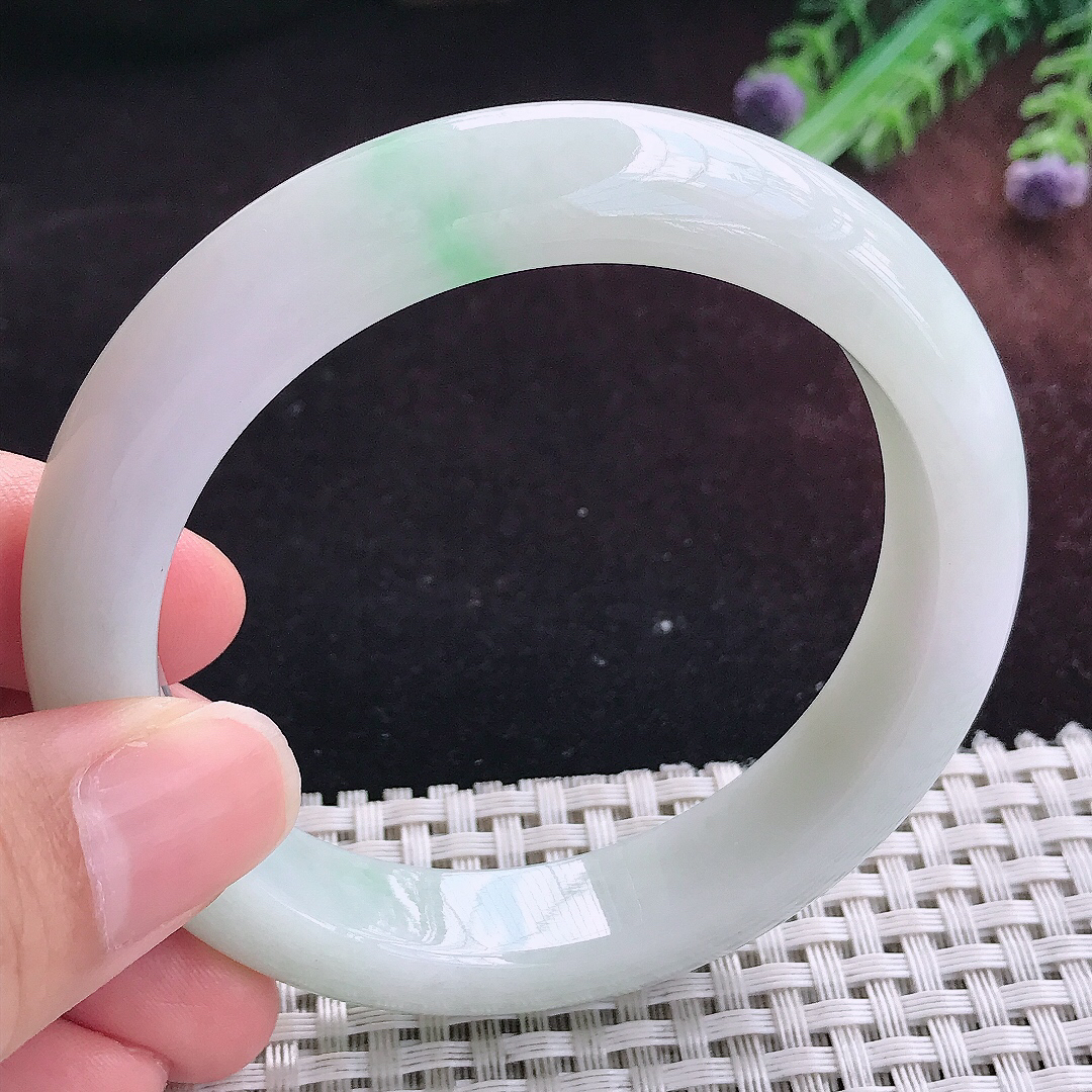 实拍A货翡翠57.5/12.5/9老坑秀气冰润手镯宽边玉镯平安镯百搭