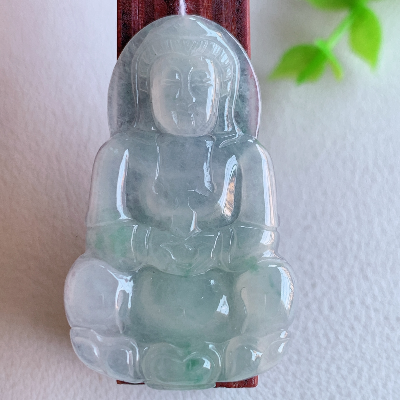 冰润精雕观音吊坠，法相端庄大气，工艺精湛，种色浓郁，细腻饱满冰润，种老水足，收藏佳品，佩戴大气  W415.7   尺寸：38.8-23.6-3.5mm