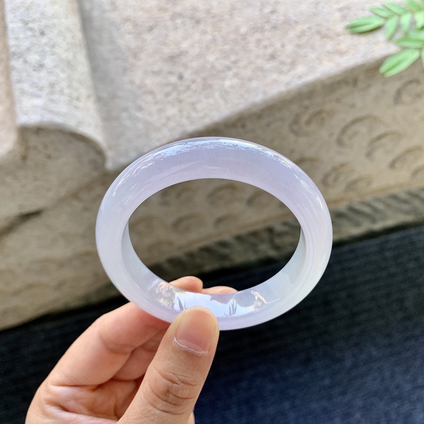 正圈50 51，圈口51/11.9/8.3，编码B2081002，描述冰糯粉紫，水润，种老，细腻，打灯有棉线