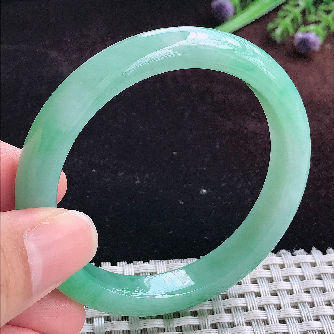 实拍A货翡翠53.5/9.7/7.8老坑冰胶满绿手镯宽边玉镯平安镯百搭