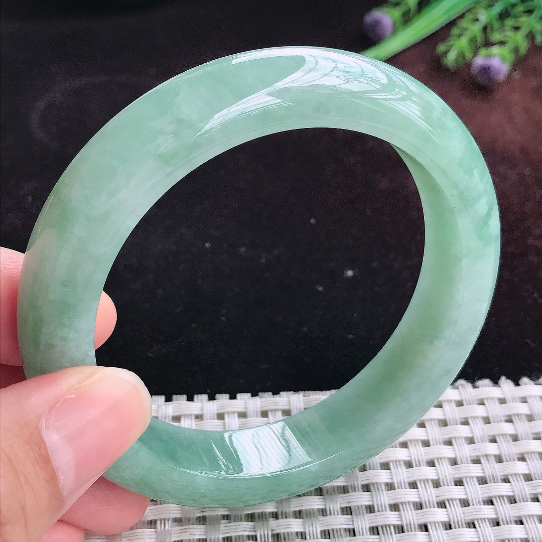 实拍A货翡翠58.5/13/9.5老坑秀气温润满色手镯宽边玉镯平安镯百搭