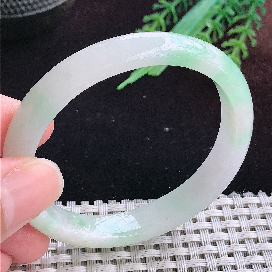 实拍A货翡翠53.5/9.7/7.8老坑冰润起胶飘绿贵妃手镯宽边玉镯平安镯百搭
