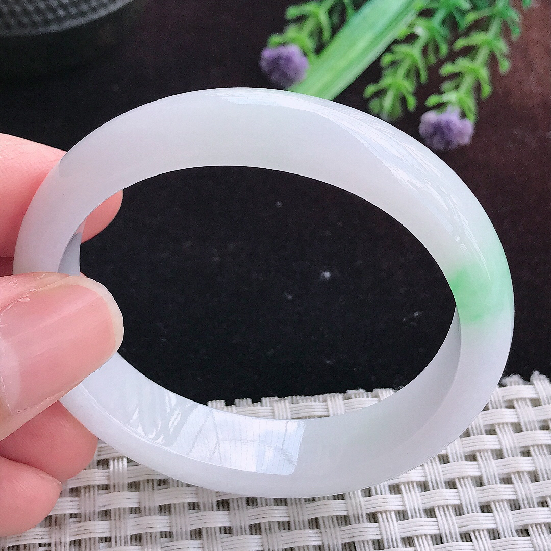 实拍A货翡翠50.5/45/12.8/7老坑冰润白底青贵妃手镯宽边玉镯平安镯百搭