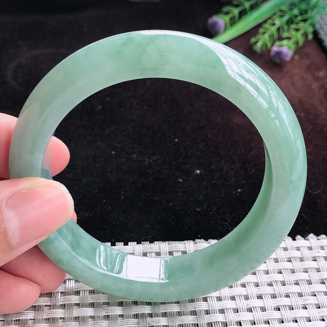 实拍A货翡翠58.5/13/9.5老坑秀气温润满色手镯宽边玉镯平安镯百搭