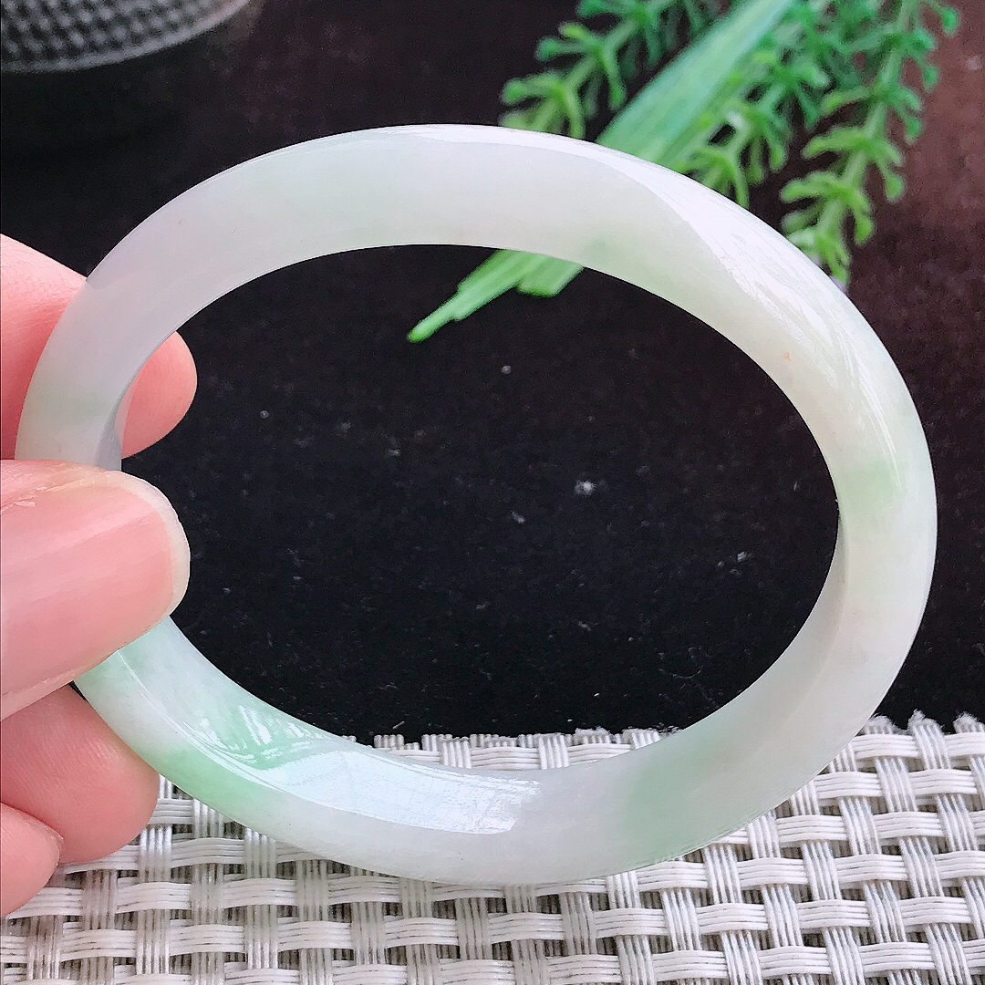 实拍A货翡翠53.5/9.7/7.8老坑冰润起胶飘绿贵妃手镯宽边玉镯平安镯百搭