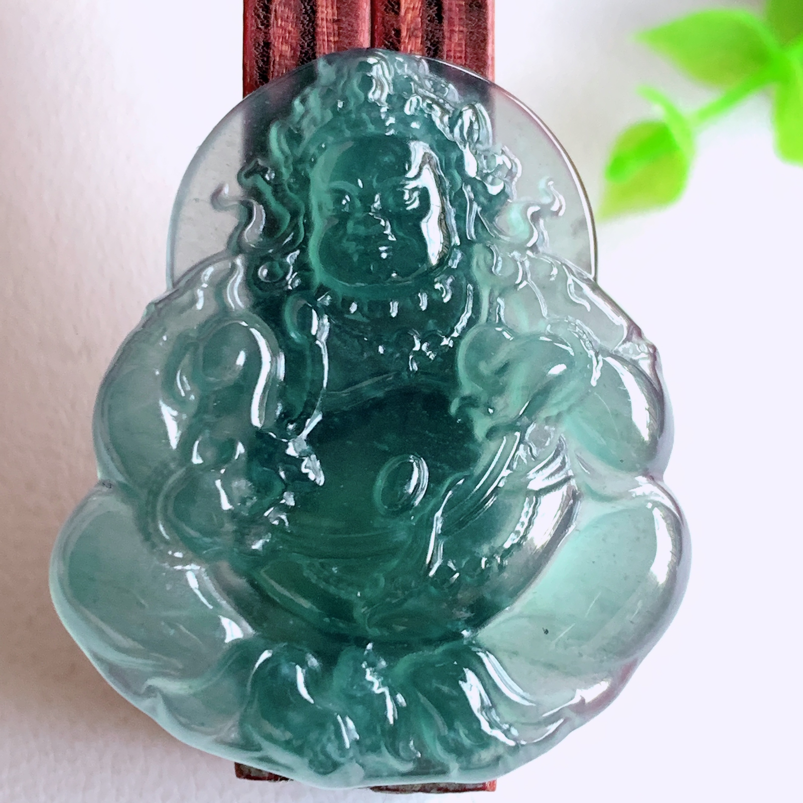蓝冰佛公挂件 玉质细腻  精雕弥勒佛，笑佛福耳垂肩，面相喜庆，开怀大笑，憨态可掬。惟妙惟肖，寓意福禄