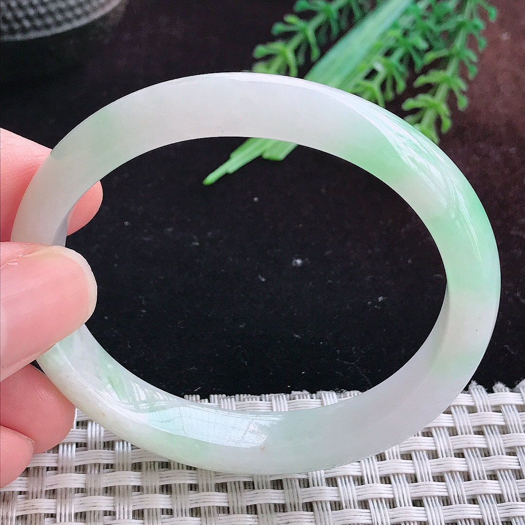 实拍A货翡翠53.5/9.7/7.8老坑冰润起胶飘绿贵妃手镯宽边玉镯平安镯百搭