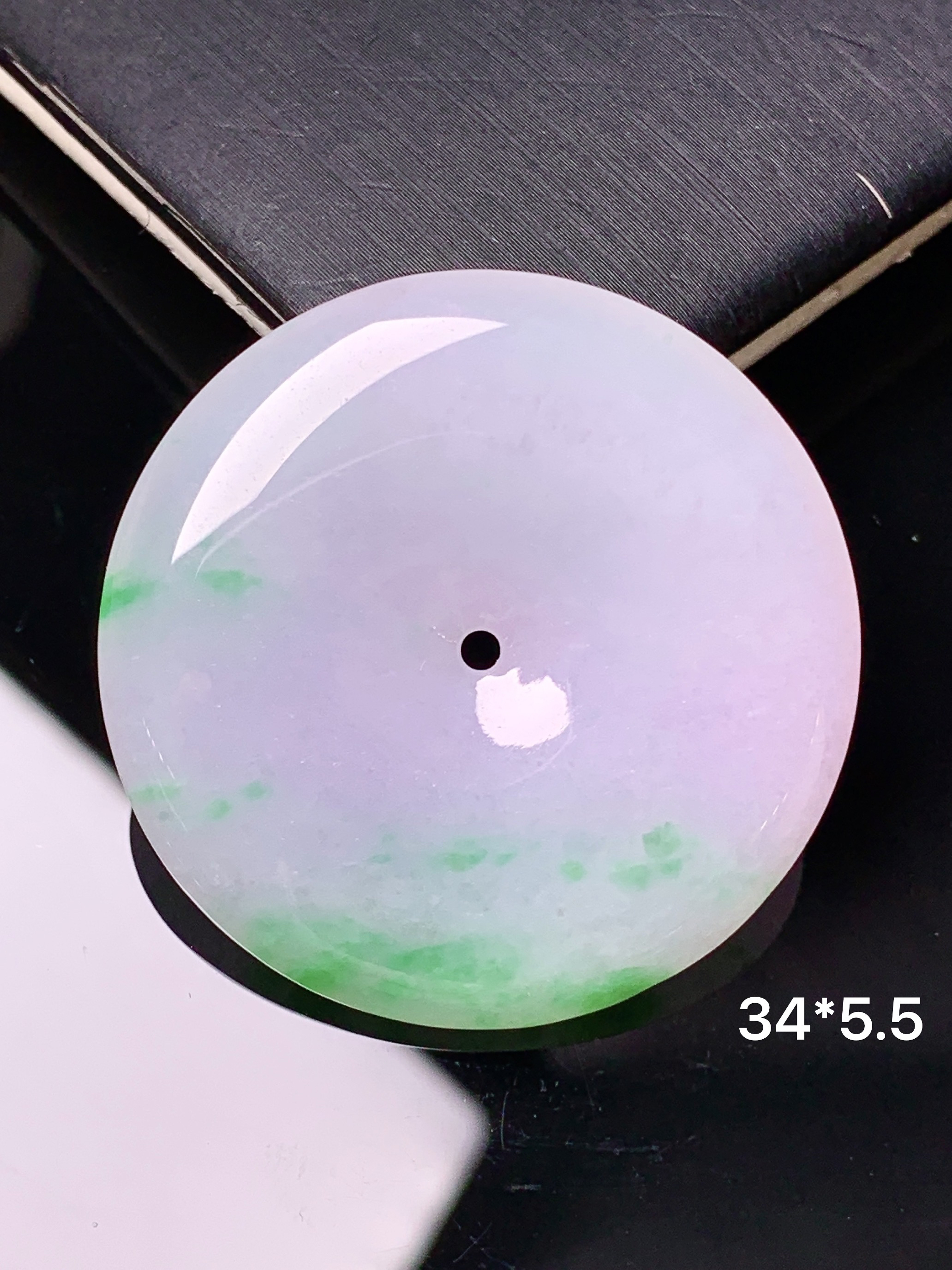 飘绿平安扣吊坠 玉质细腻 色泽艳丽清新 水润亮眼 整体尺寸34*5.5 w1