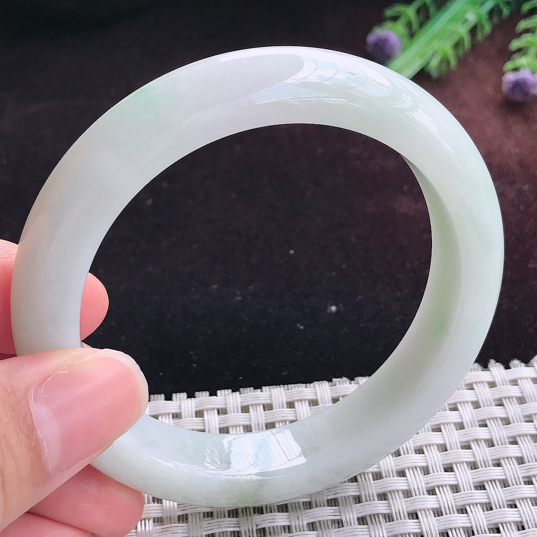 实拍A货翡翠57.5/12.5/9老坑秀气冰润手镯宽边玉镯平安镯百搭