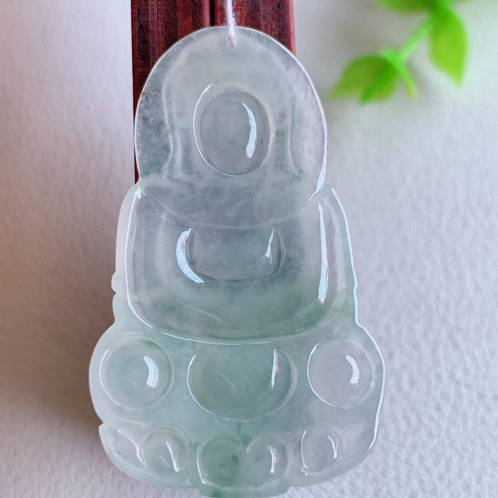 冰润精雕观音吊坠，法相端庄大气，工艺精湛，种色浓郁，细腻饱满冰润，种老水足，收藏佳品，佩戴大气  W415.7   尺寸：38.8-23.6-3.5mm