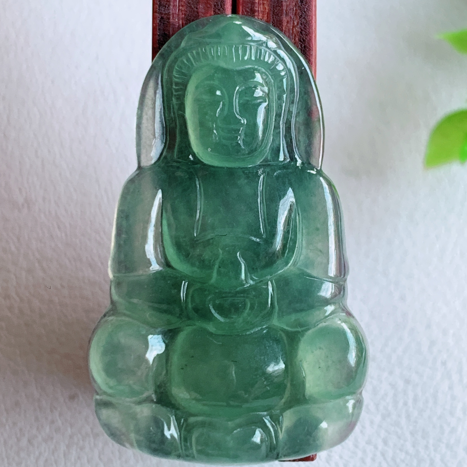 冰润精雕观音吊坠，法相端庄大气，工艺精湛，种色浓郁，细腻饱满冰润，种老水足，收藏佳品，佩戴大气  W03.7  尺寸：38.2-23.8-4mm