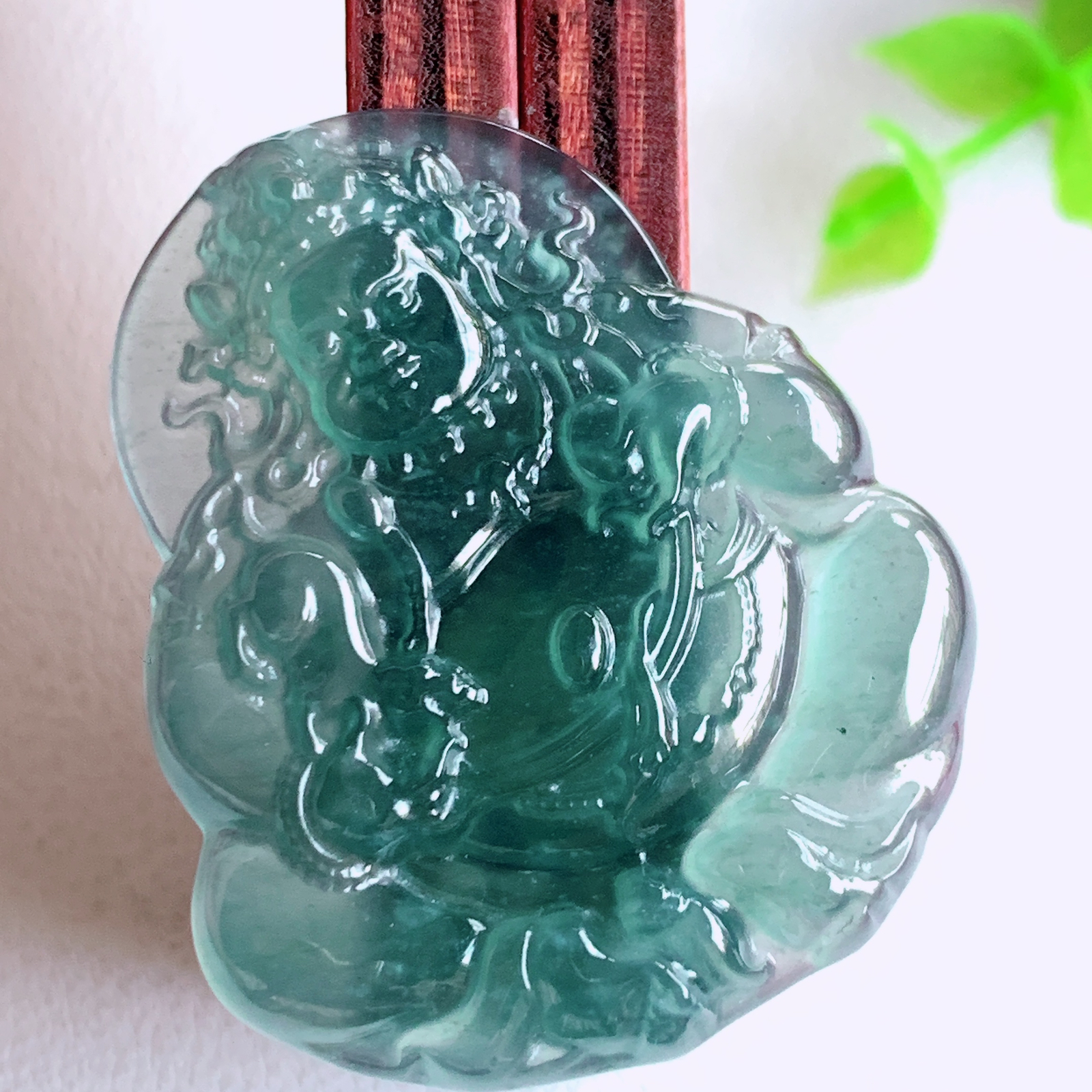 蓝冰佛公挂件 玉质细腻  精雕弥勒佛，笑佛福耳垂肩，面相喜庆，开怀大笑，憨态可掬。惟妙惟肖，寓意福禄双全，吉祥美满，笑口常开 W03.7 尺寸：40-33.6-5.2mm