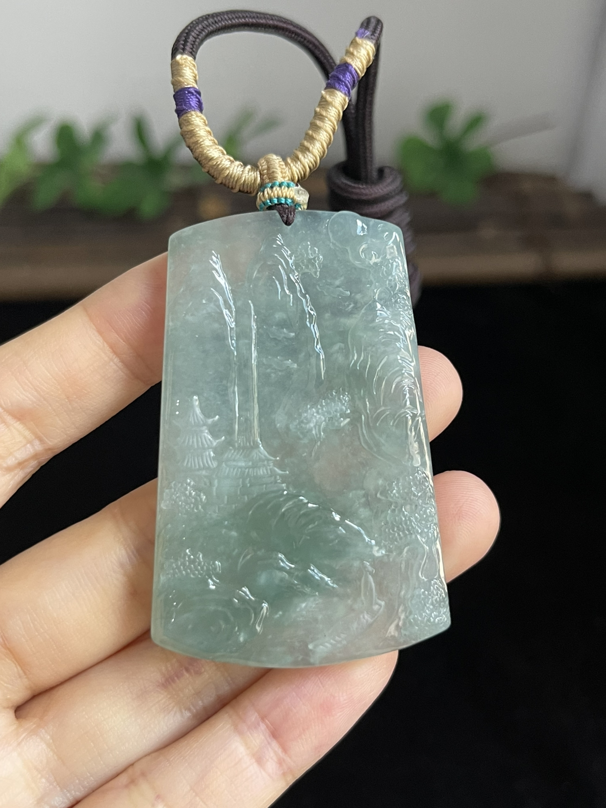 翡翠冰糯种淡绿色山水牌