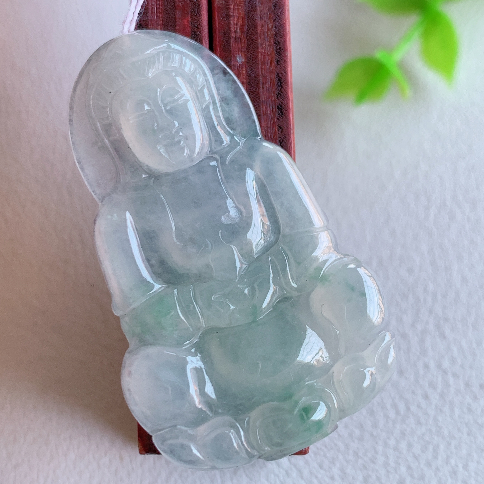 冰润精雕观音吊坠，法相端庄大气，工艺精湛，种色浓郁，细腻饱满冰润，种老水足，收藏佳品，佩戴大气  W415.7   尺寸：38.8-23.6-3.5mm