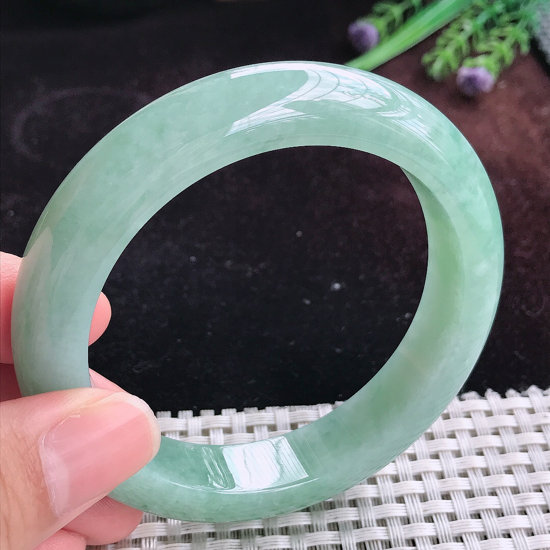 实拍A货翡翠58.5/13/9.5老坑秀气温润满色手镯宽边玉镯平安镯百搭